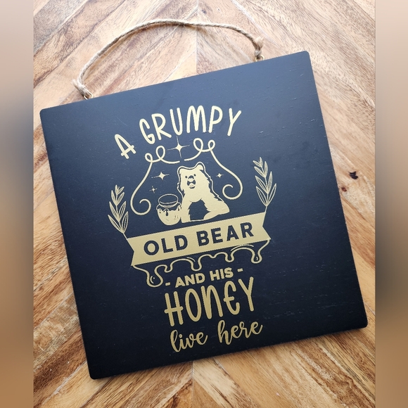 Grumpy Old Bear Hang Sign - Picture 1 of 3